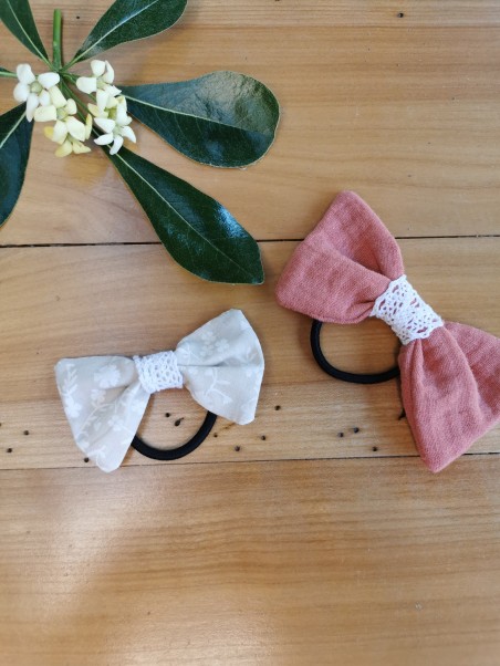 Lot de 2 noeuds dentelle Rose/Fleurs creme